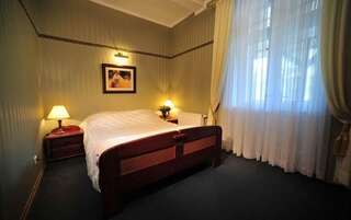 Отель Straszny Dwór Ходзеж Двухместный номер с 1 кроватью или 2 отдельными кроватями-4